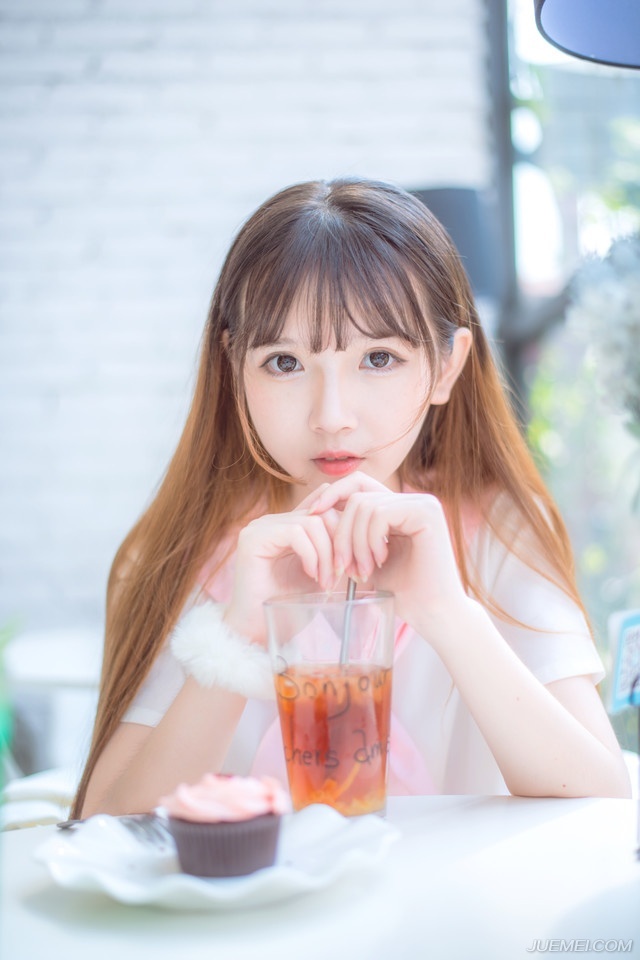 “统领，任务已经完成，是否撤退？”一名夜鹰卫上前，躬身问道。